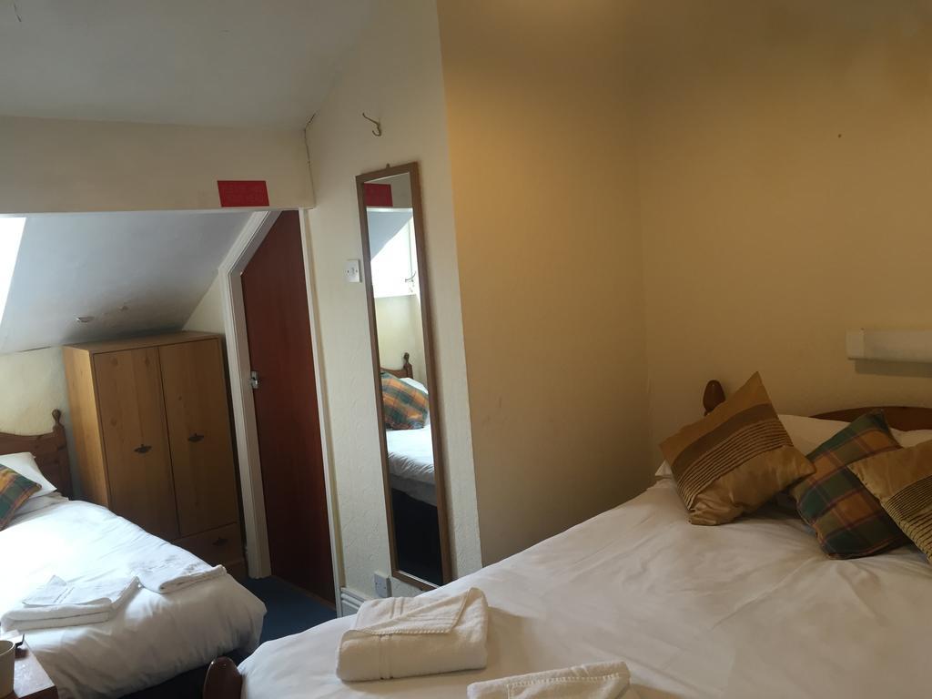 Hayward 2* Blackpool
